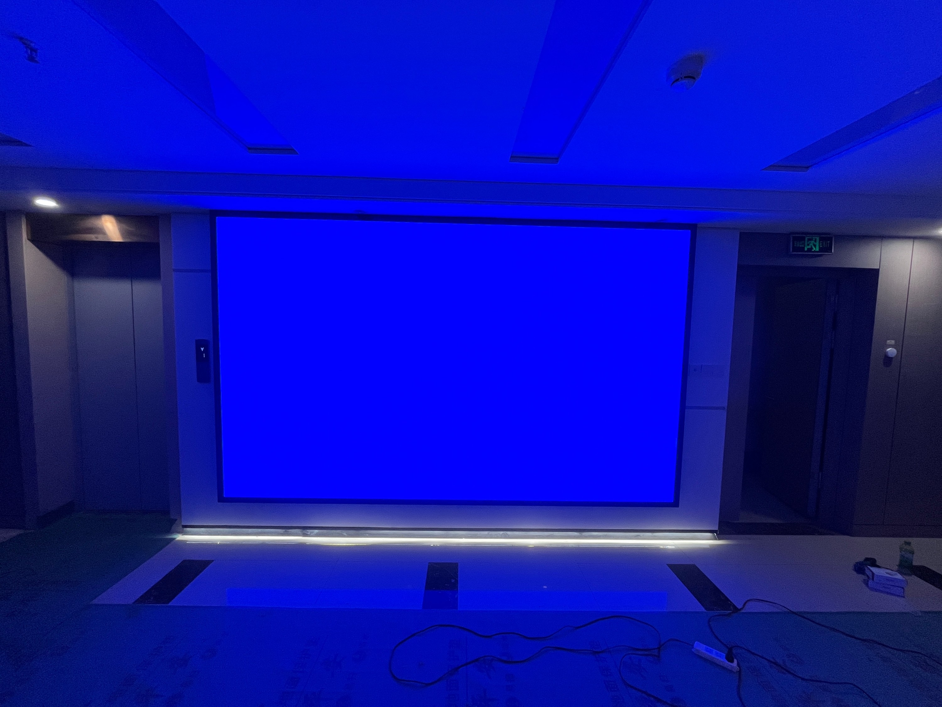 中南SOHO城 舊屏改造P2安裝調(diào)試完畢 尺寸： 3.2*1.92； 像素點： 1600*900